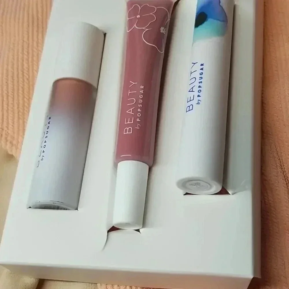 BEUTY by pop sugar peace. Love. Lips snow queen